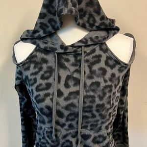 Splendid BNWT cold shoulder sweatshirt